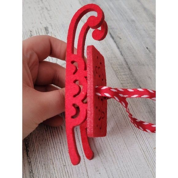 Felt red flower sled ornament Xmas decor - Picture 4 of 4